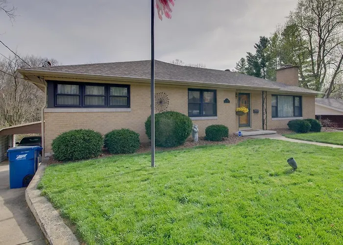 Charming Jefferson City Home: 2 Mi To Downtown!