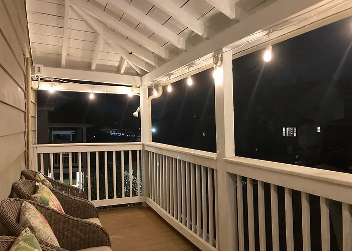 Near Train Station Gorgeous 3-Bedroom Apartment With Patios