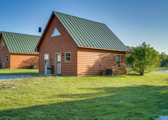 Lakefront Vacation Rental W/ Patio & Grill!