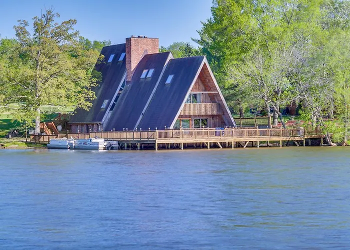 Cozy Columbia Cabin W/ Shared Lake Dock!