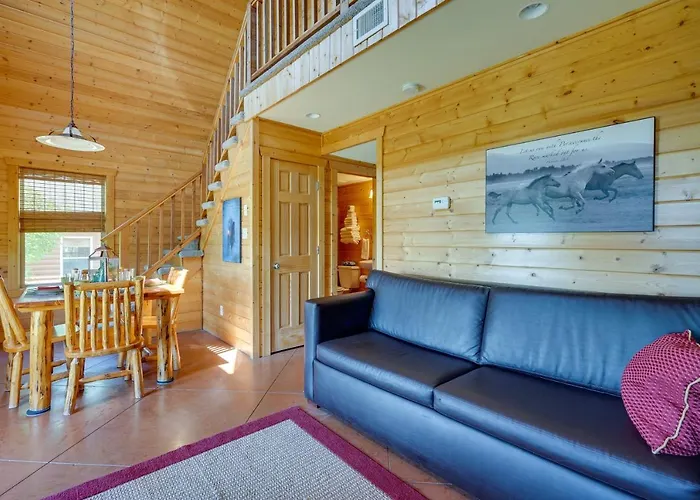 Lakefront Vacation Rental W/ Patio & Grill!