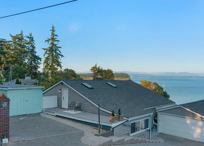 Views, Seclusion, Cozy Island Comfort