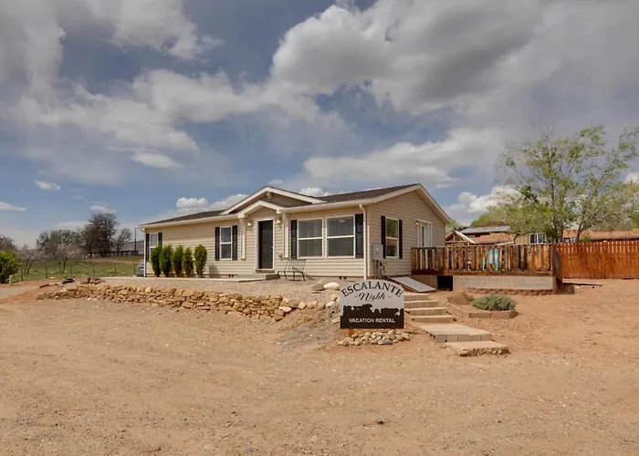 Utah Retreat - Hot Tub, Deck & Near National Parks