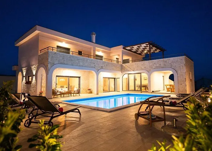 Villa Roza S Privatnim Grijanim Bazenom I Jacuzzijem