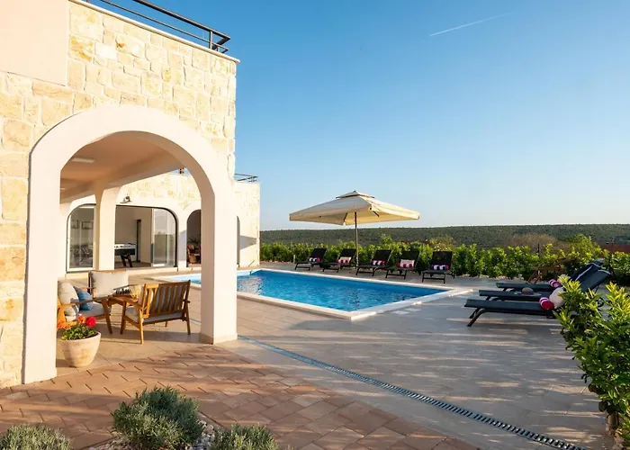 Villa Roza S Privatnim Grijanim Bazenom I Jacuzzijem
