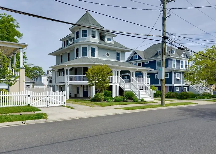 North Wildwood Home W/ Porch ~ 3 Blocks To Beach!