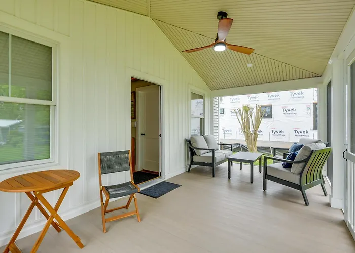 Modern Solomons Cottage Rental - Walk To Island!