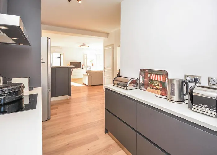 Awesome Home In Aigues-Mortes