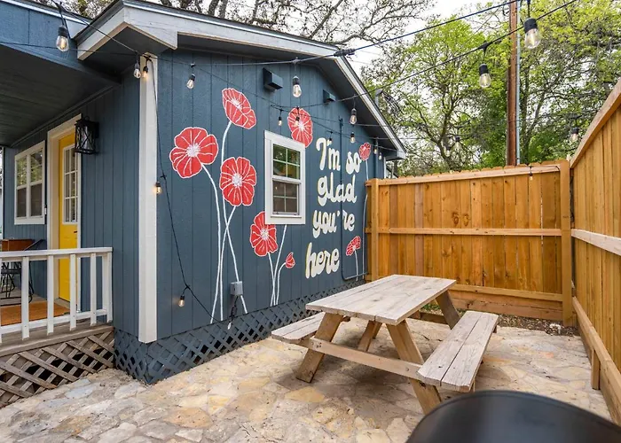 New! The Yellow Door- Downtown Wimberley W/ River Access