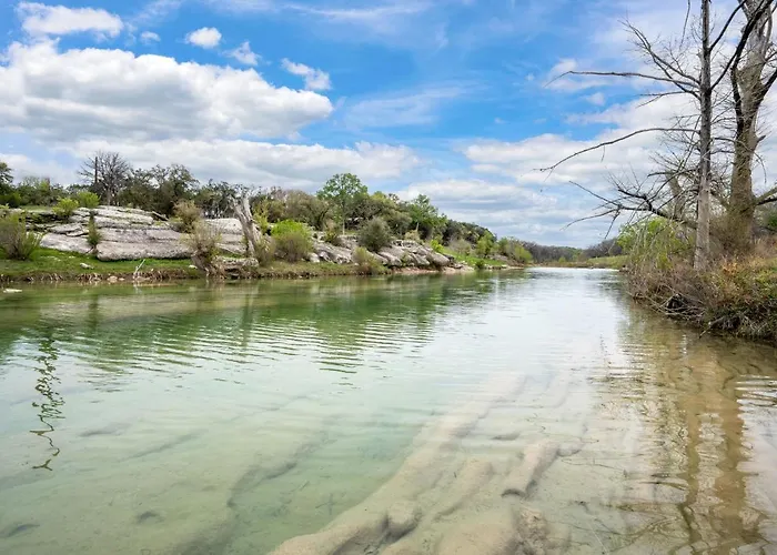 New! The Yellow Door- Downtown Wimberley W/ River Access