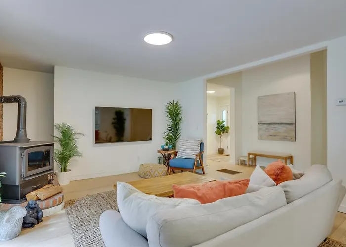 Charming Swan Lake Apartment W/ Deck!