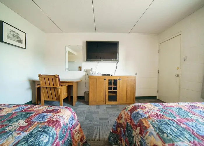 Capone'S Hideaway Motel