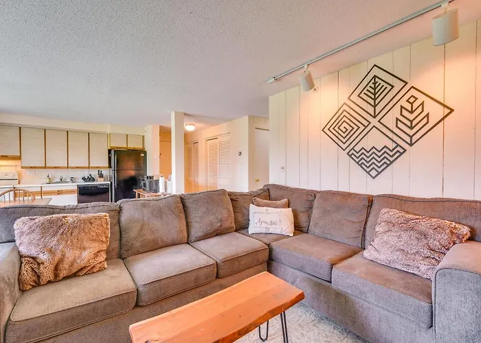 Ski-In/Ski-Out Bromley Mtn Condo: Wood Fireplace!