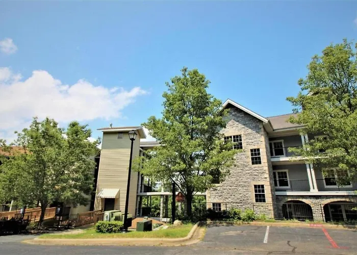 Branson'S Great Rock Retreat
