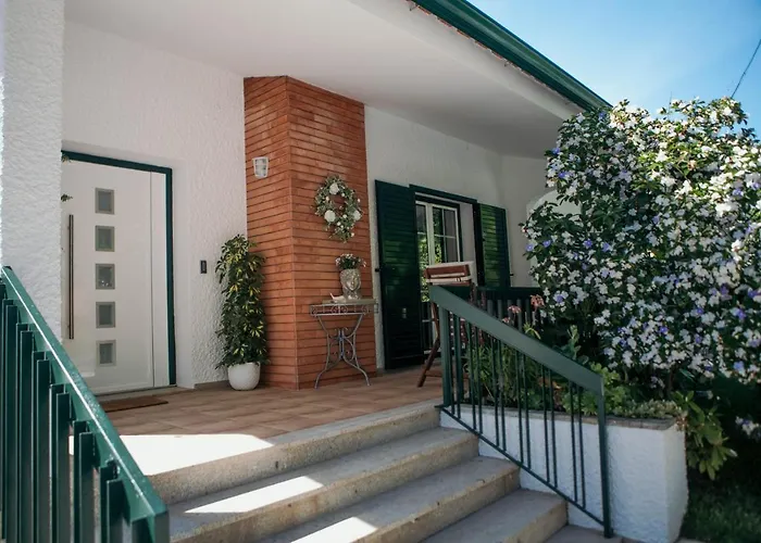 Flowers & Faces Guesthouse