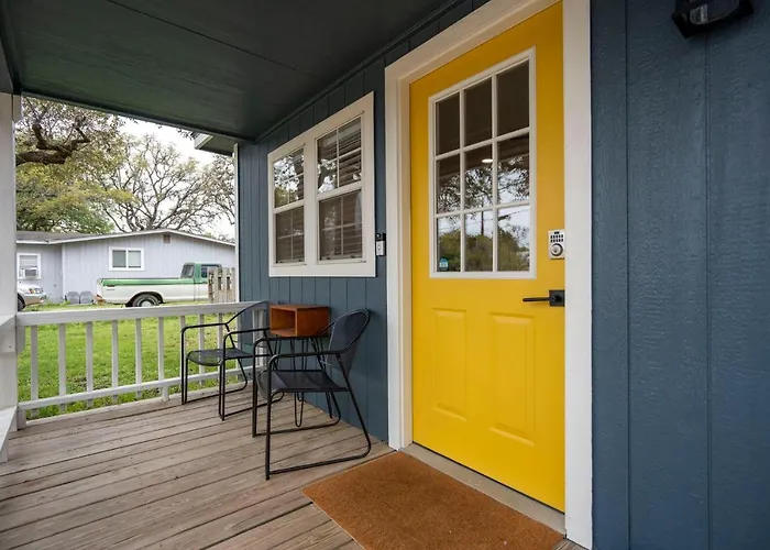 New! The Yellow Door- Downtown Wimberley W/ River Access