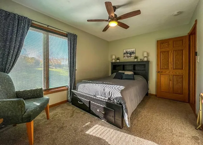 Charming Lake Geneva, Wisconsin 3Br/2Bath Home - Shagbark Waters