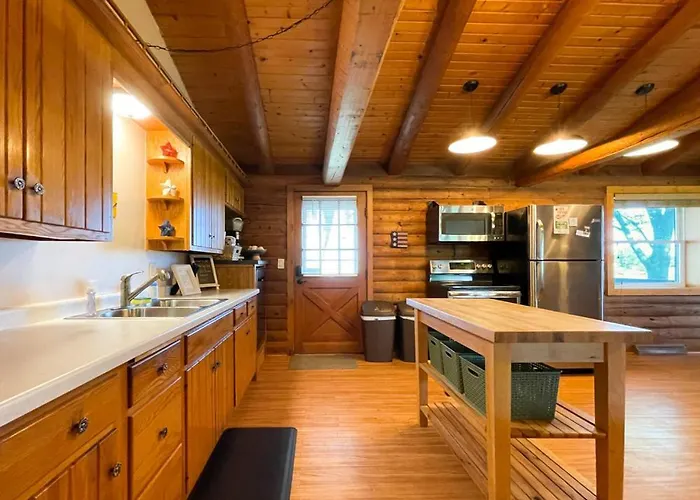 Elkhorn 3 Bedroom 2 Bathroom Log Cabin Sleeps 8 - Lincoln Log Cabin