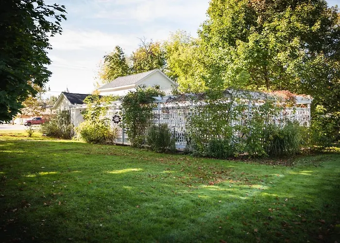 Ames Cottage Elk Rapids