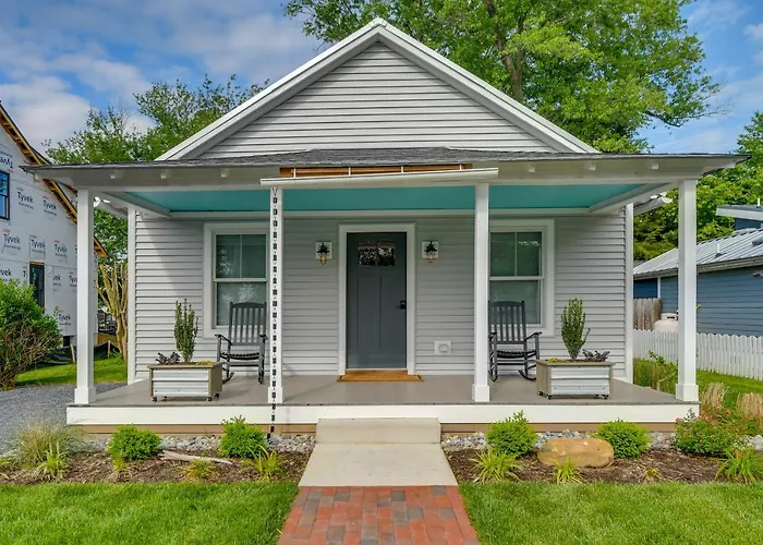 Modern Solomons Cottage Rental - Walk To Island!