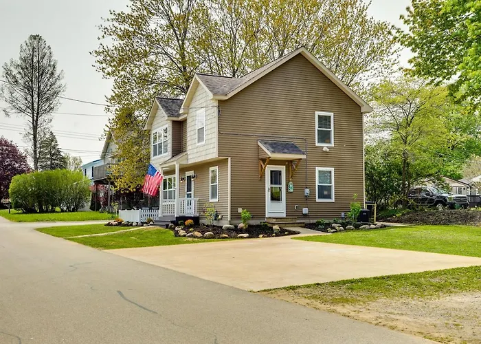 Walk To Beach, Lake Edinboro Views: 'Camp Dickson'