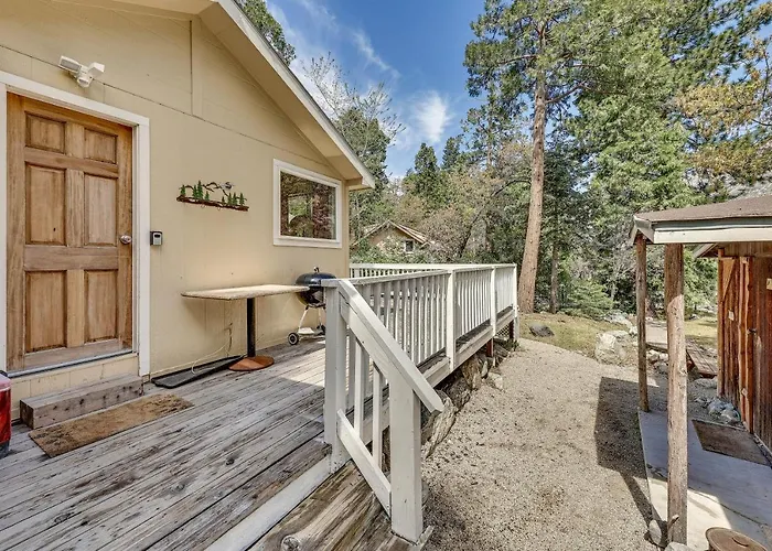 Cozy Forest Falls Rental Cabin Near Hiking Trails!