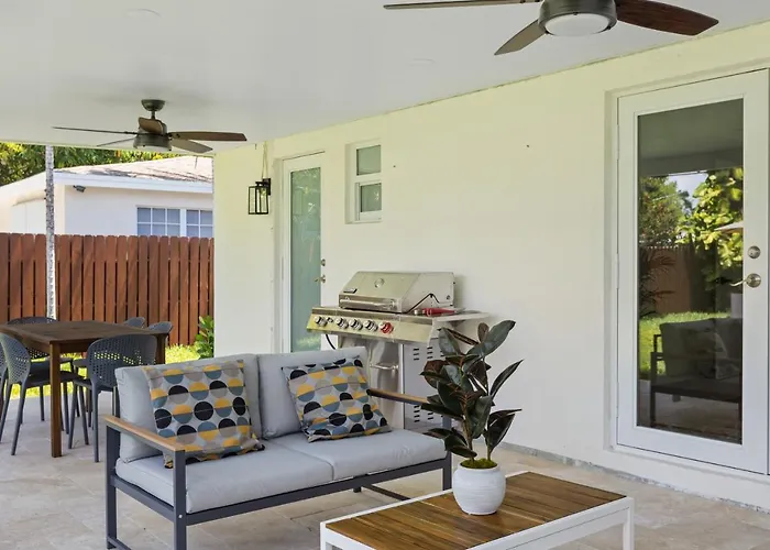 Newly Remodeled House In Miami - 3Br House With Private Yard - 5 Min Ride To Hollywood Beach