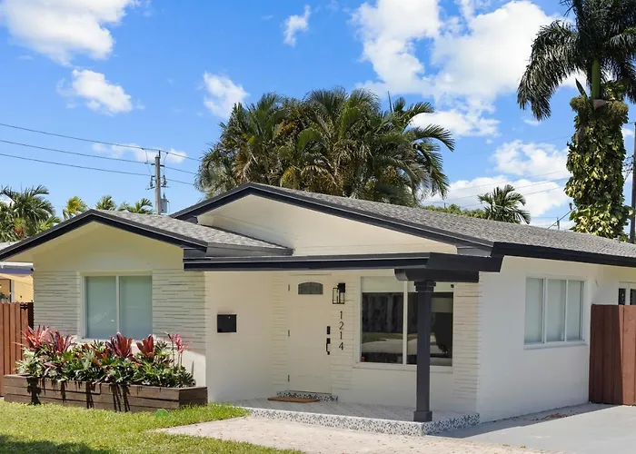 Newly Remodeled House In Miami - 3Br House With Private Yard - 5 Min Ride To Hollywood Beach