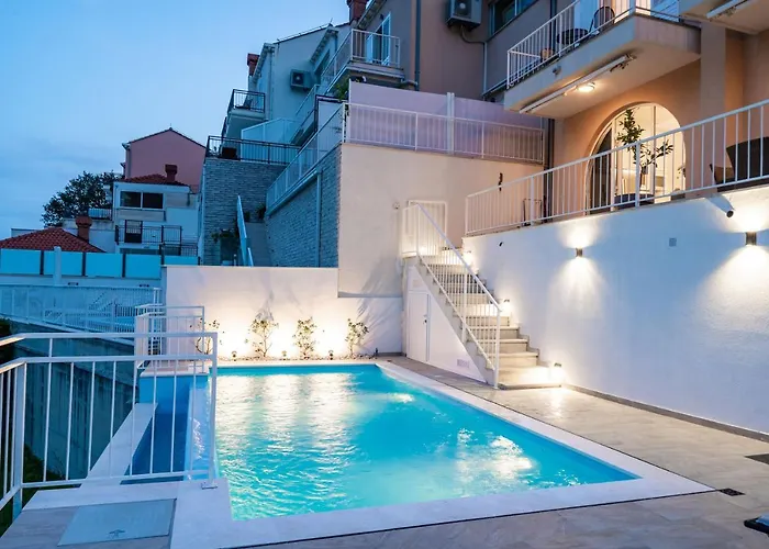Villa With Swimming Pool Tia&Ella -Heated Pool
