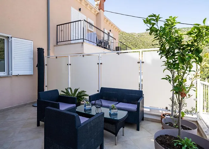 Villa With Swimming Pool Tia&Ella -Heated Pool