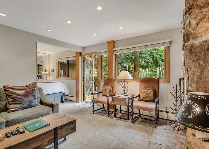 Laurelwood Condominiums 303