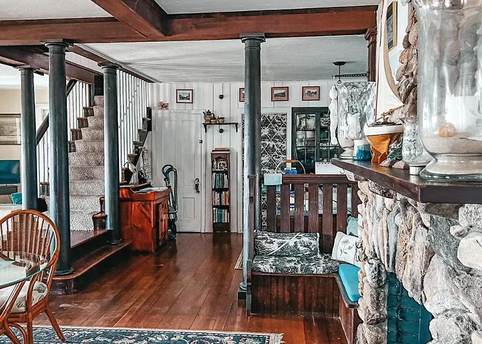 Capricorn House
