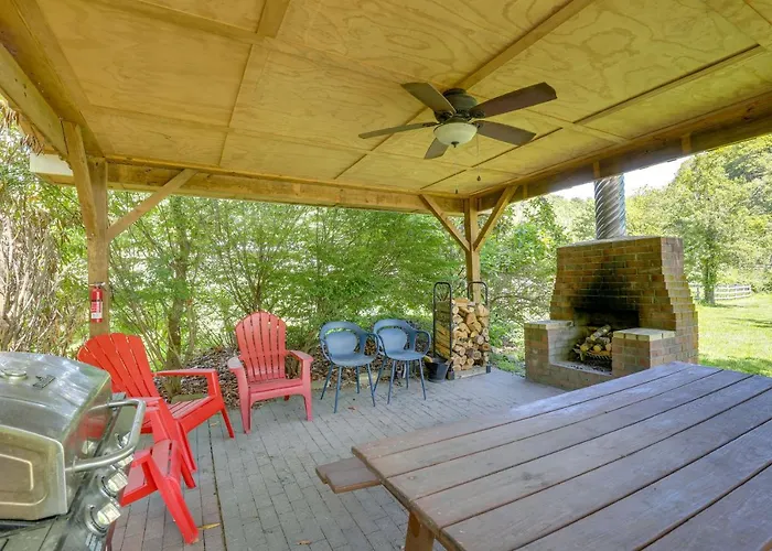Secluded Marshall Farmhouse W/ Hot Tub!