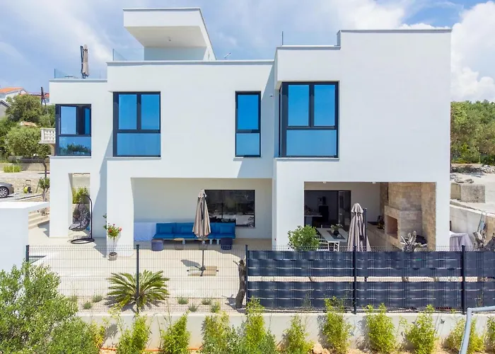 Bay Diamond Villa With Heated Pool And Sauna
