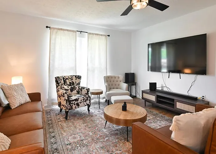 3Br Home For 8 - Only 5 Minutes To Ark - Foosball