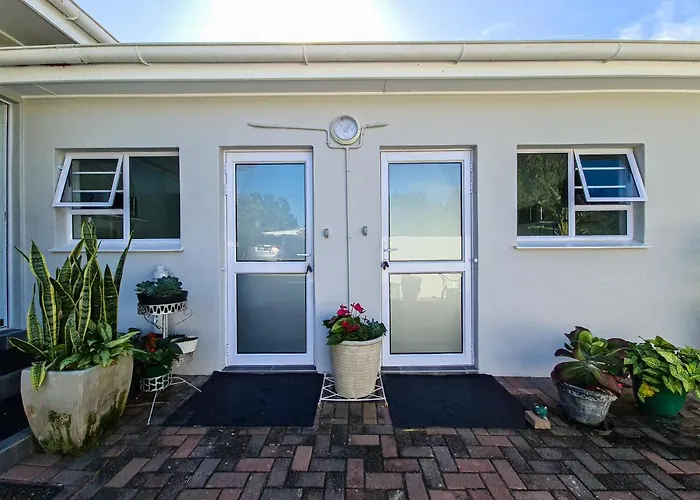 H G Deluxe Suites