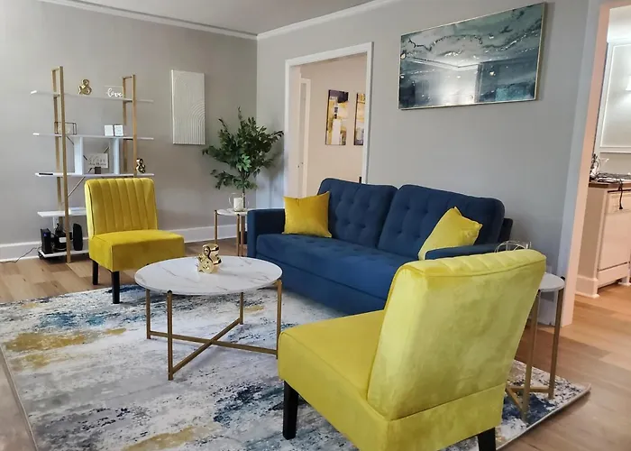 Cheerful 2 Bedroom Near Colleges, Downtown, Attractions