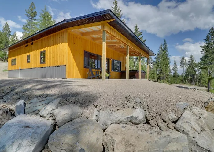 Lakeside Cabin W/ Hot Tub: 3 Mi To Flathead Lake!