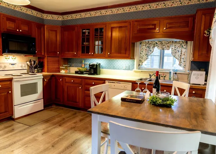 Charming Executive Victorian Mansion W/ Free Parking - Near Bucknell
