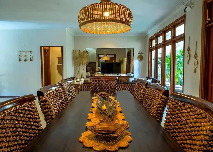 Villa Marie - Kuta - 6 Bedroom 4 Bathroom Villa - Great Location !