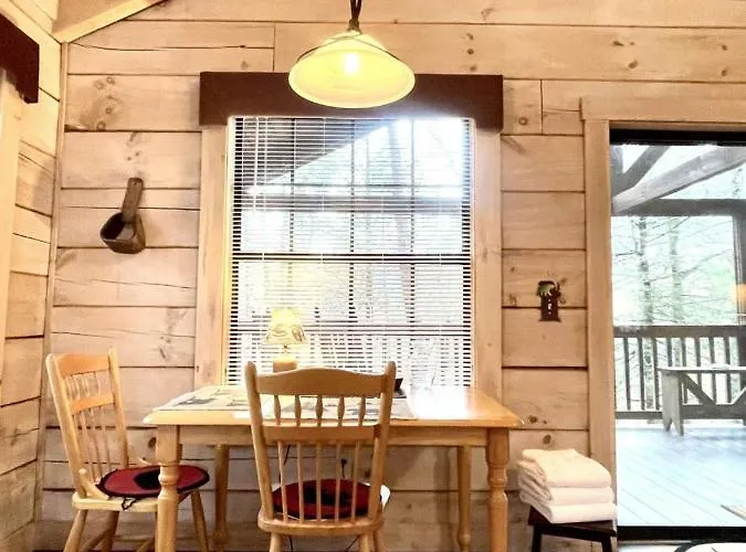 Crazy Bear - Motorcycle Friendly Home With Hot Tub And Grill
