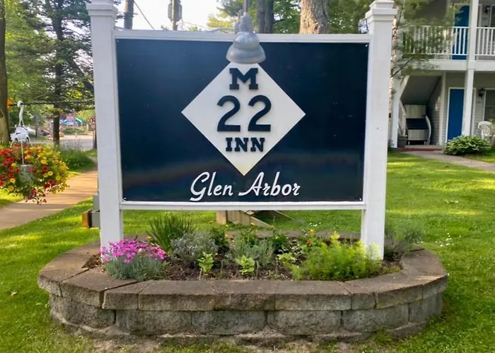 M22 Inn Glen Arbor