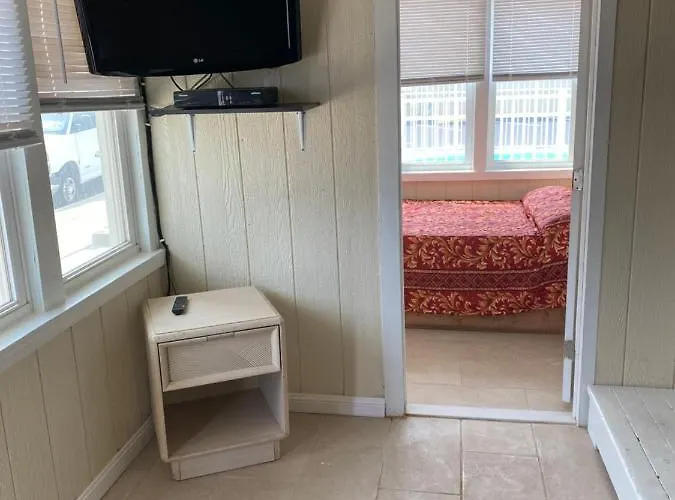 Shore Beach Houses - 38 A Lincoln Avenue