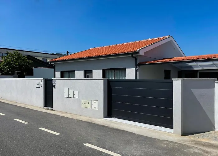 House 9 Guimaraes