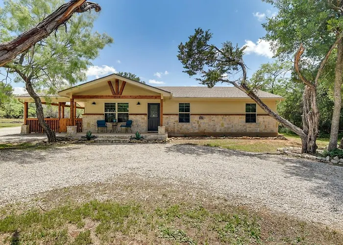 Pet-Friendly Texas Home W/ Furnished Patio & Grill