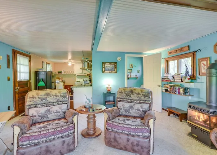 Riverfront Nature Getaway Near Downtown Pine City!