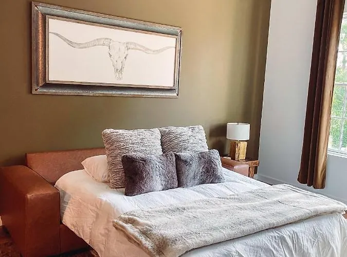 Cozy Cabin - 2 Miles To Broadway & Free Parking