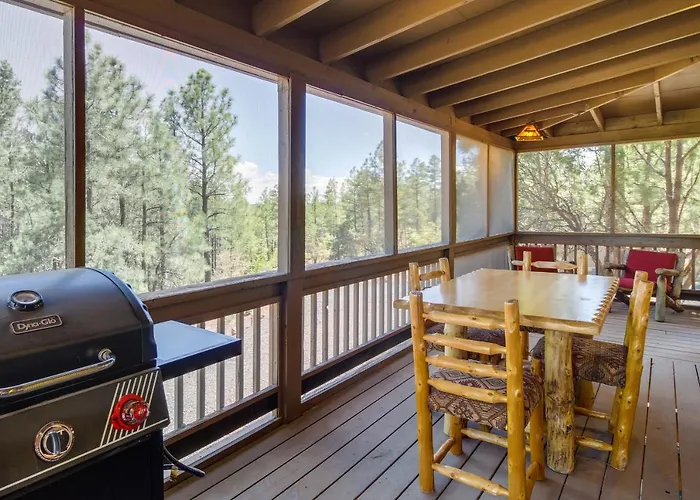 2 Mi To Show Low Lake: Scenic Cabin W/ Balcony