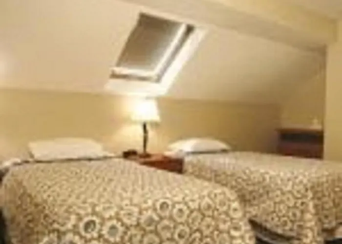 Studio East Motel