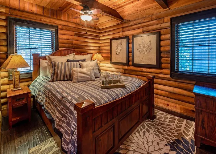 Cozy Lakefront Cabin On Lake Nantahala With Dock